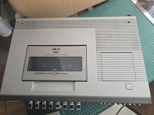 Akai 9300ek vhs tape player - vs-9300ek,