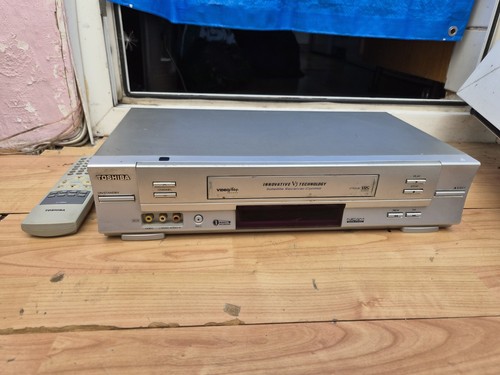 Toshiba v752uk vcr vhs video - toshiba,